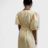 Josephine - Maxi robe en couleur jaune beurre avec design respirant