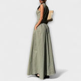 Robe courte sans manches avec plis et coupe ajustée midi
